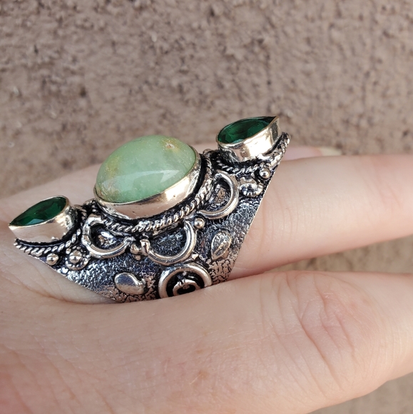 New Chrysoprase and Peridot Silver Statement Ring. - Picture 4 of 16